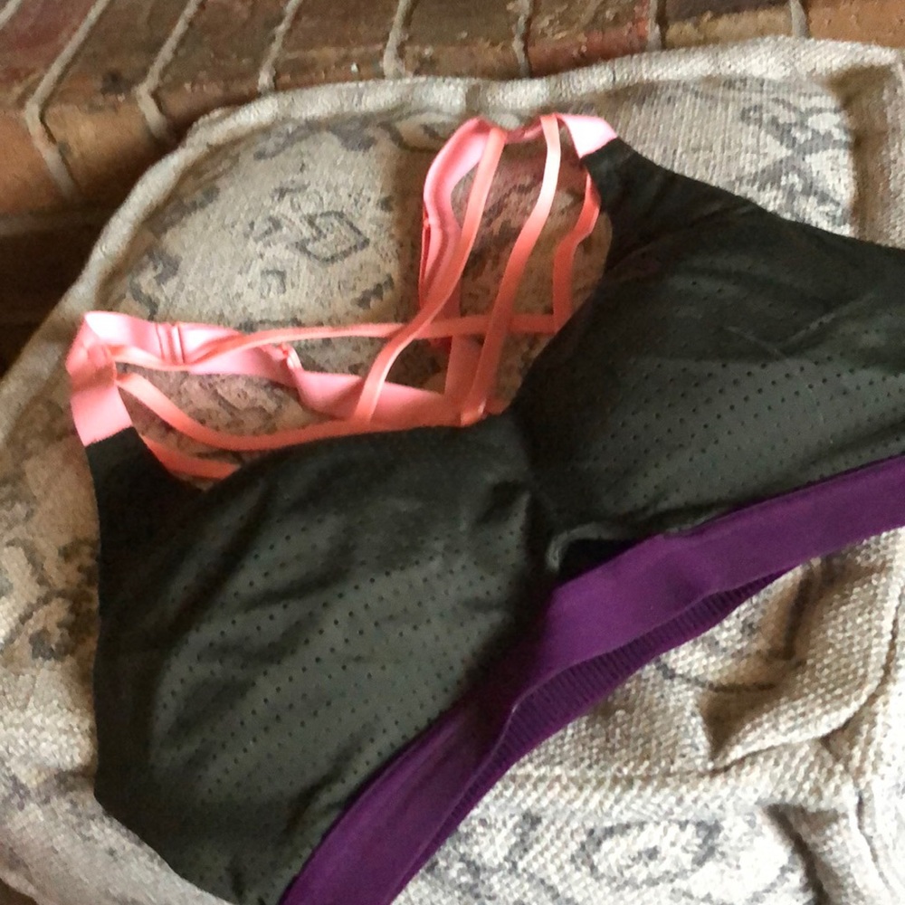 VS Sports Bra 34D